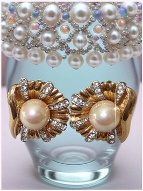 Vintage Pearl Goldtone Clip-ons